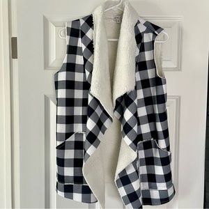 Women’s checkered fleece vest